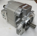 KOMATSU-PUMPE 705-22-40110 /