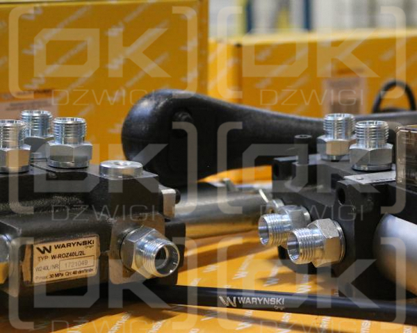 Zestaw: Rozdzielacz 2-sek. + Elektrozawór + Joystick z przyciskiem + Elementy złączne + Linki na kulkę stalową 1500mm Waryński