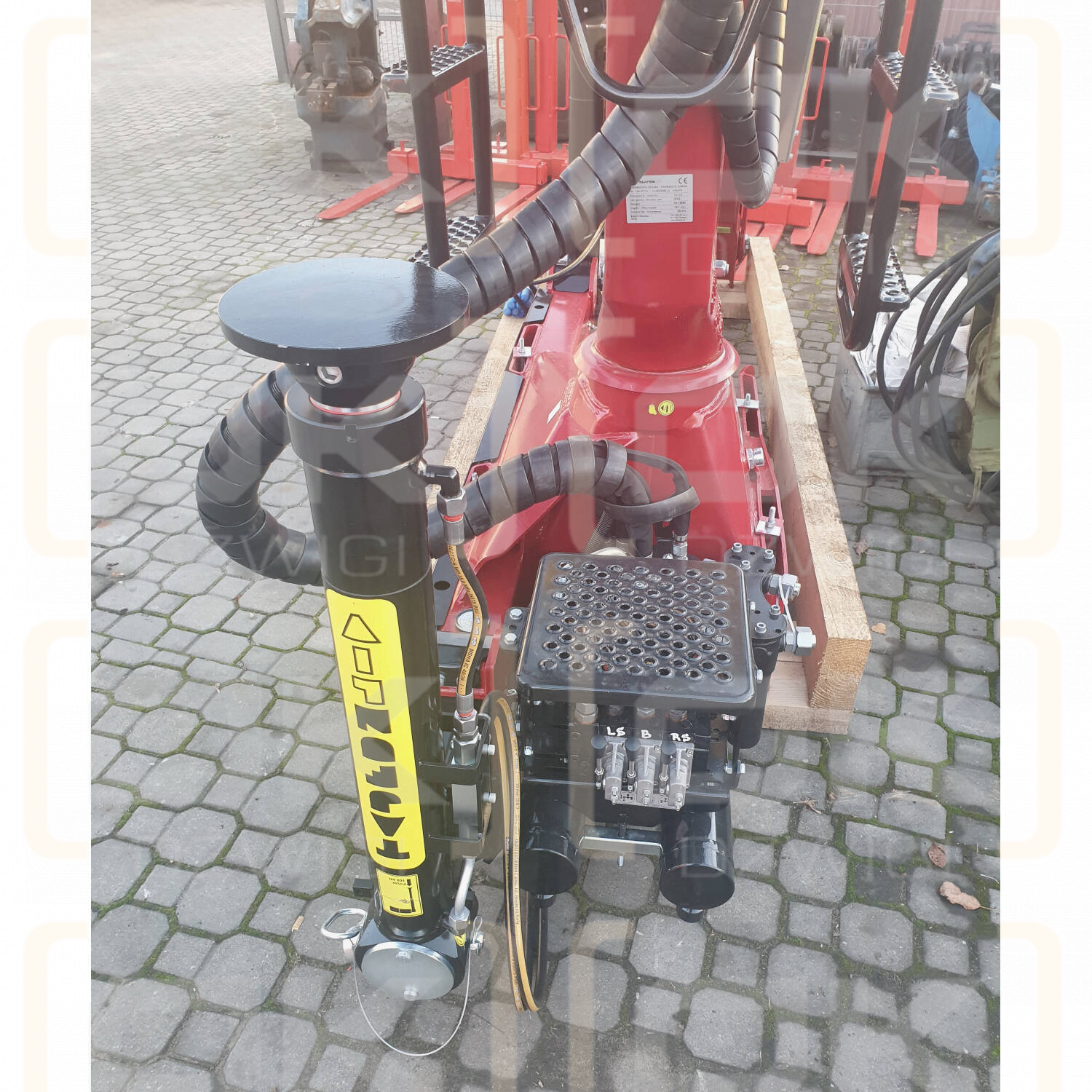 Tajfun Liv 120Z.96 hydraulic crane with a 0.53 grab and a 10t rotator