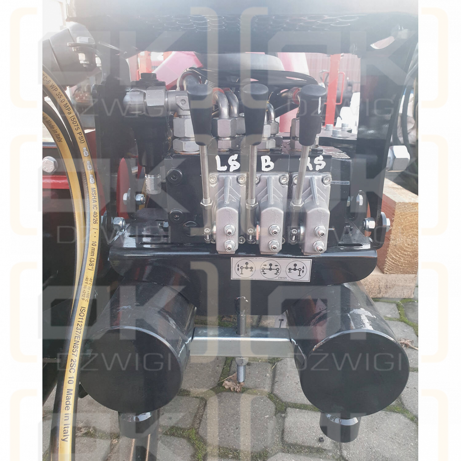 Tajfun Liv 120Z.96 hydraulic crane with a 0.53 grab and a 10t rotator